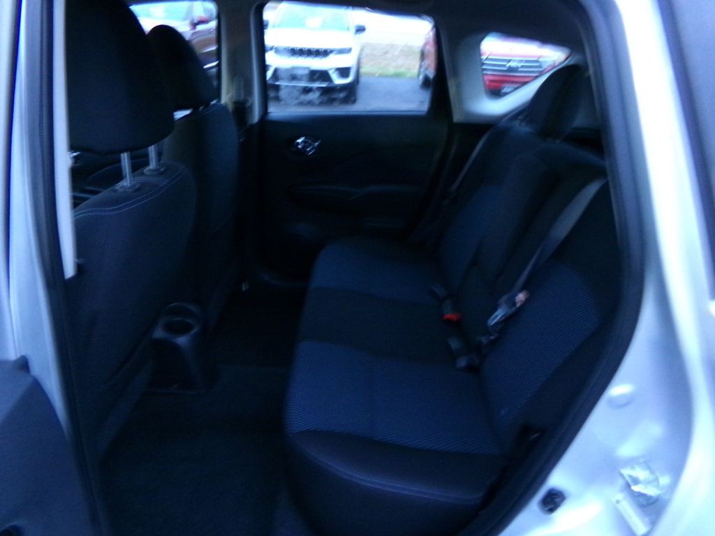 2015 Nissan Versa Image 24