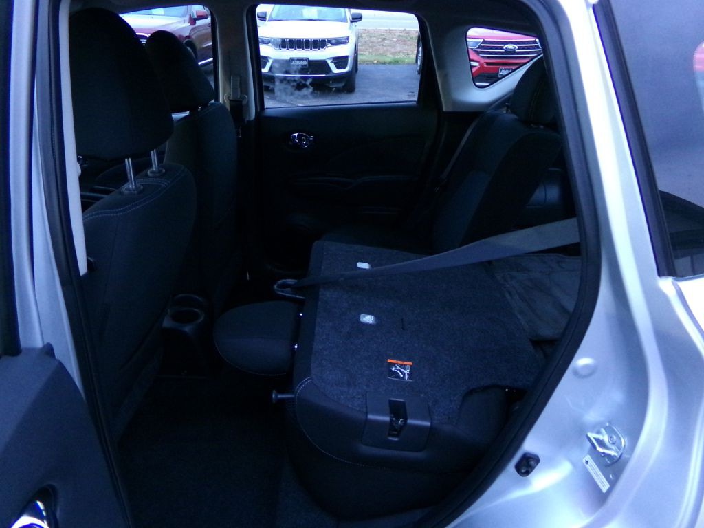 2015 Nissan Versa Image 25