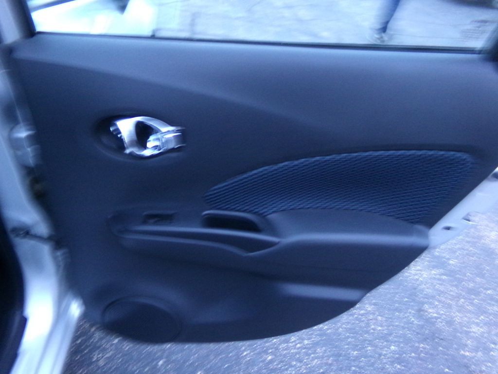 2015 Nissan Versa Image 32