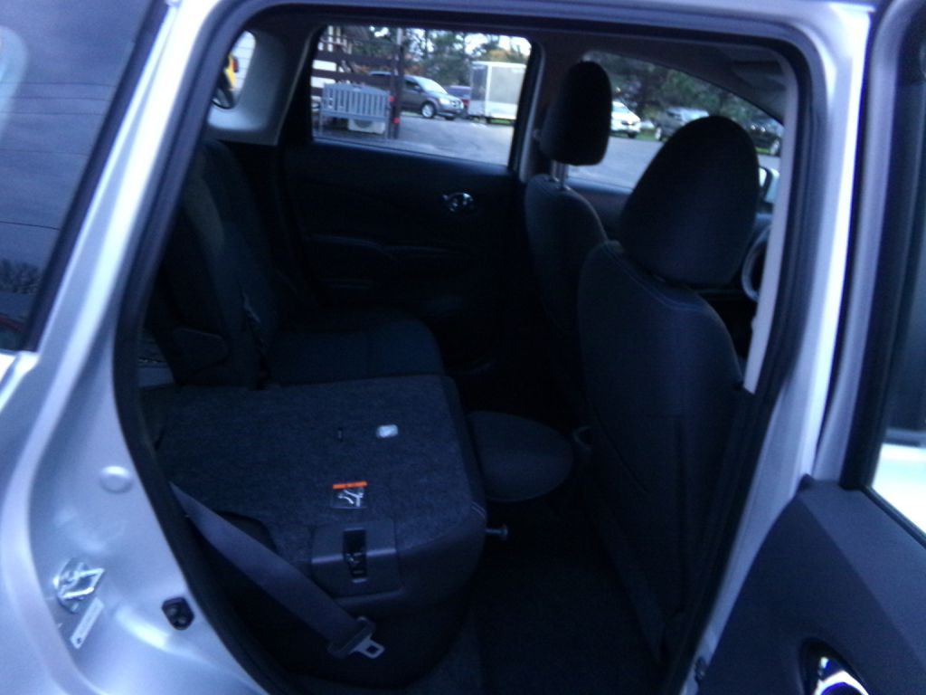2015 Nissan Versa Image 34