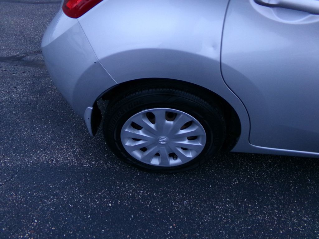2015 Nissan Versa Image 35