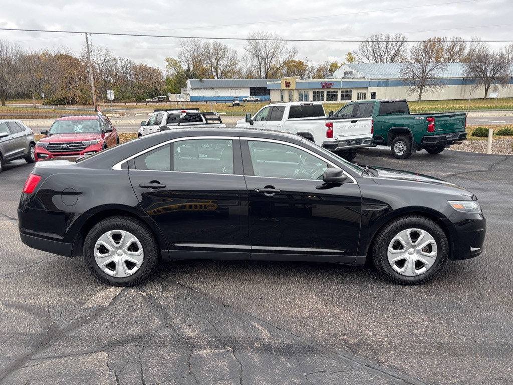 2017 Ford Taurus Image 2