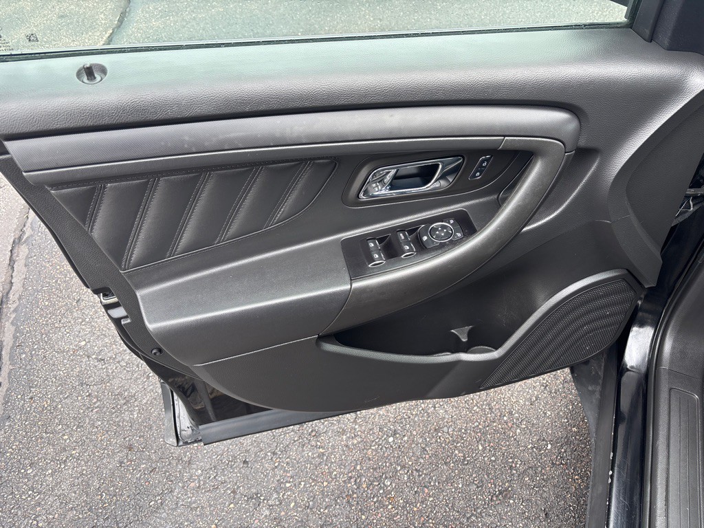 2017 Ford Taurus Image 9