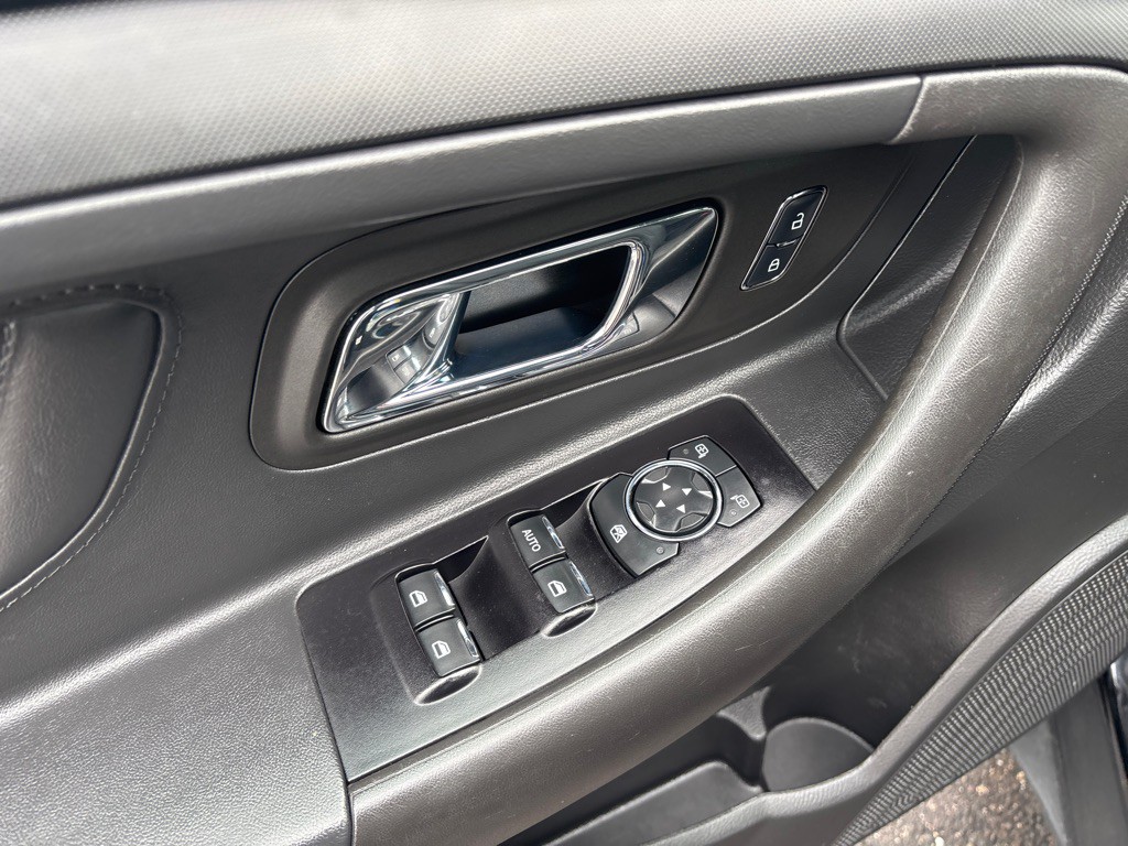 2017 Ford Taurus Image 10