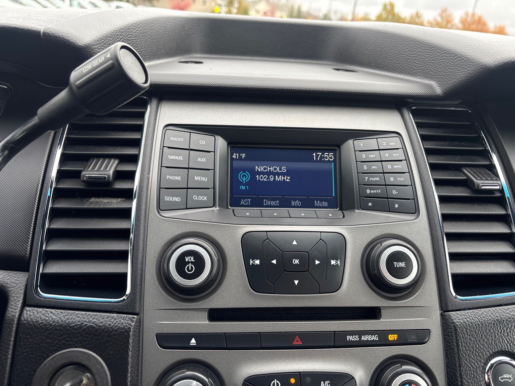 2017 Ford Taurus Image 18