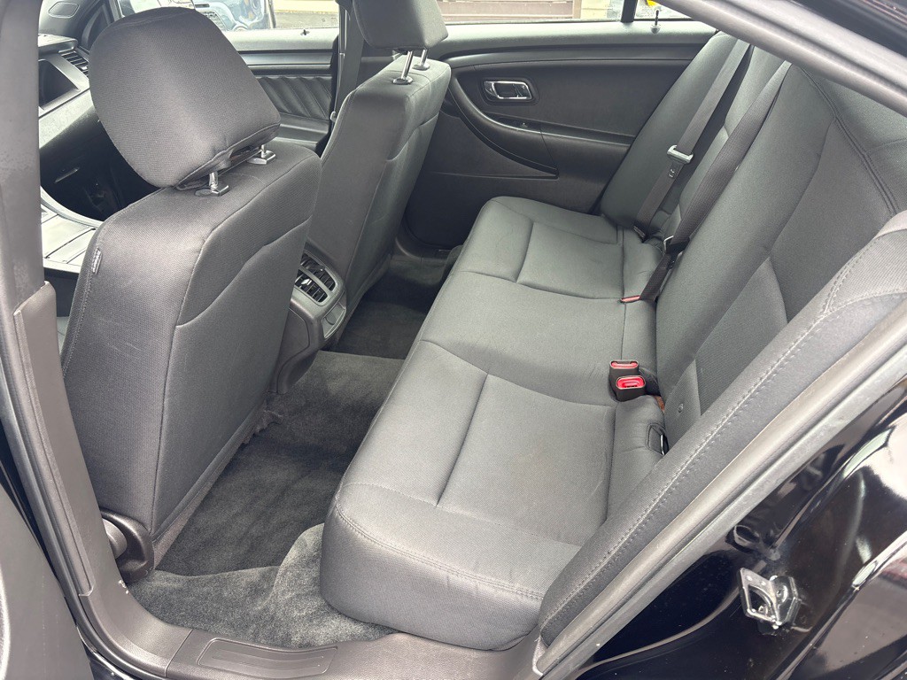 2017 Ford Taurus Image 24