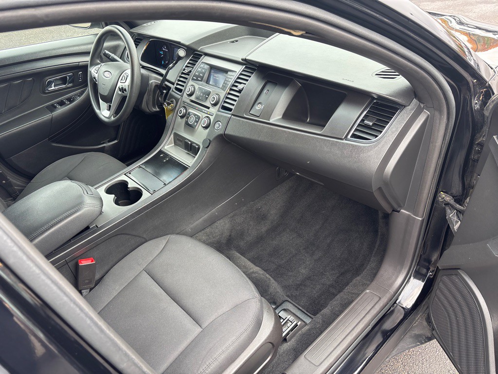 2017 Ford Taurus Image 28