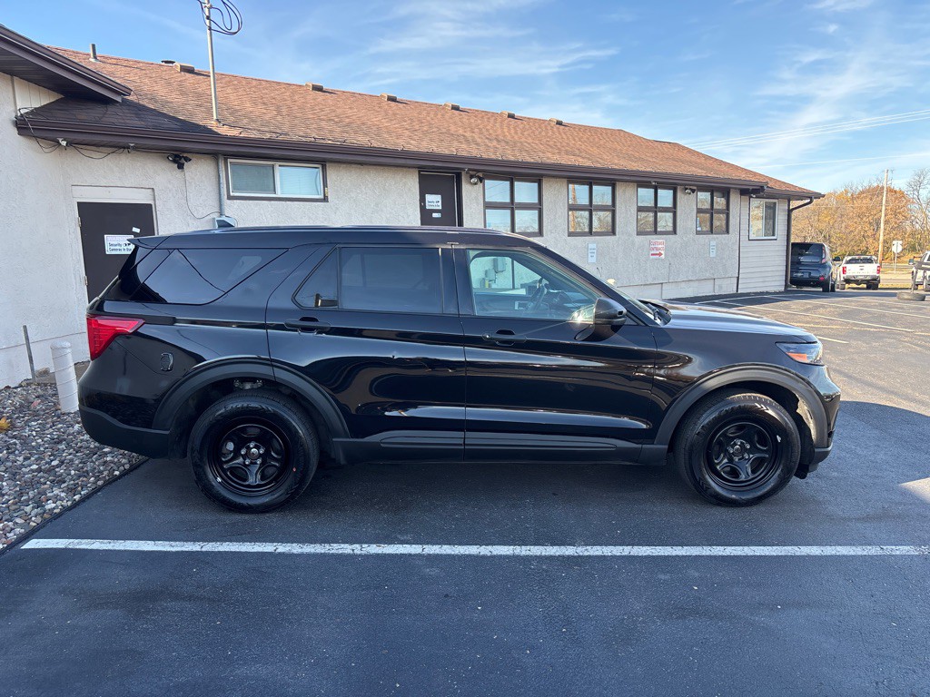 2020 Ford Explorer Image 2