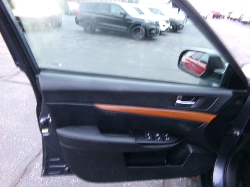 2014 Subaru Outback Image 10
