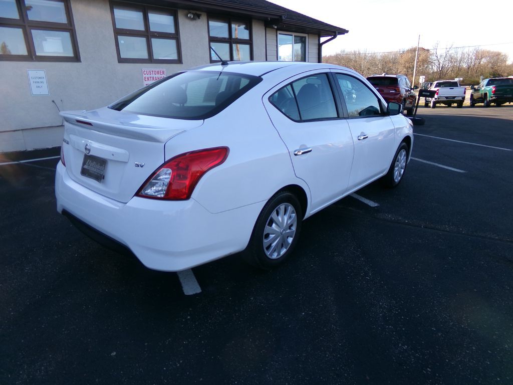 2019 Nissan Versa Image 3
