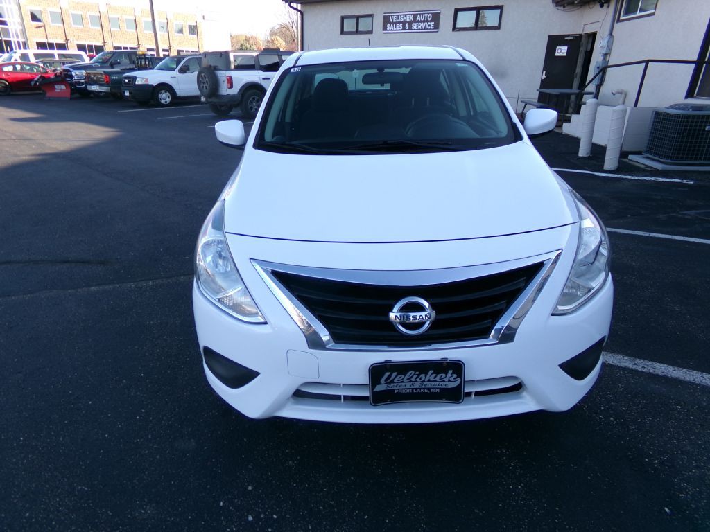 2019 Nissan Versa Image 4