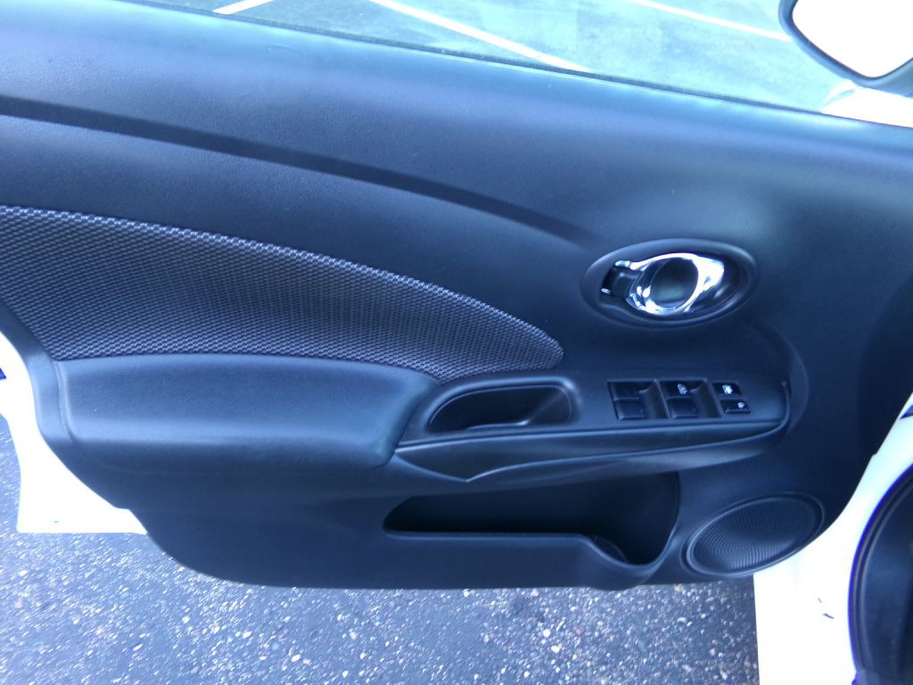 2019 Nissan Versa Image 9