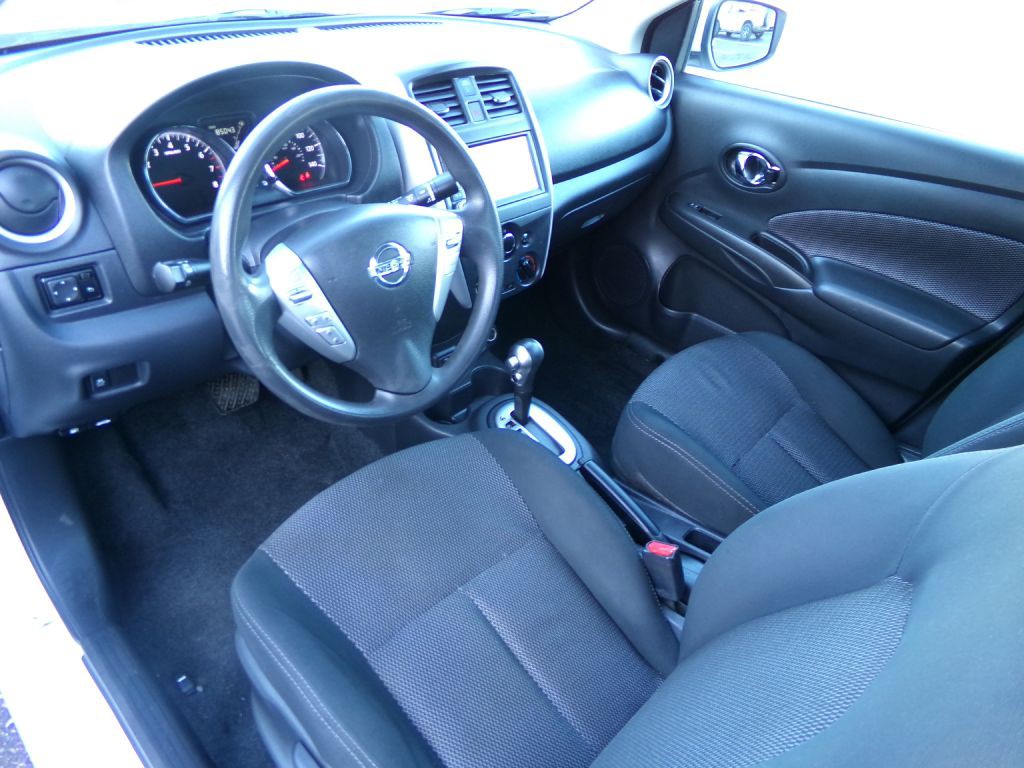 2019 Nissan Versa Image 12