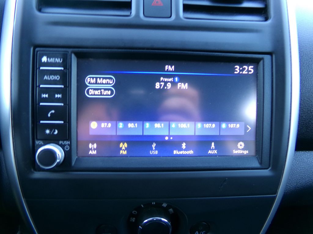 2019 Nissan Versa Image 17