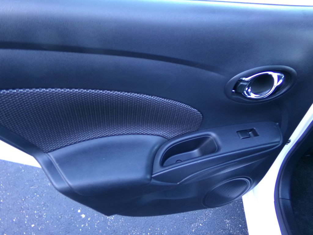 2019 Nissan Versa Image 24