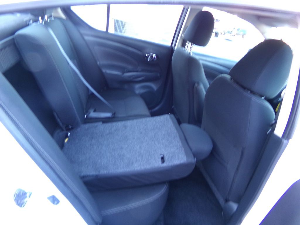 2019 Nissan Versa Image 33