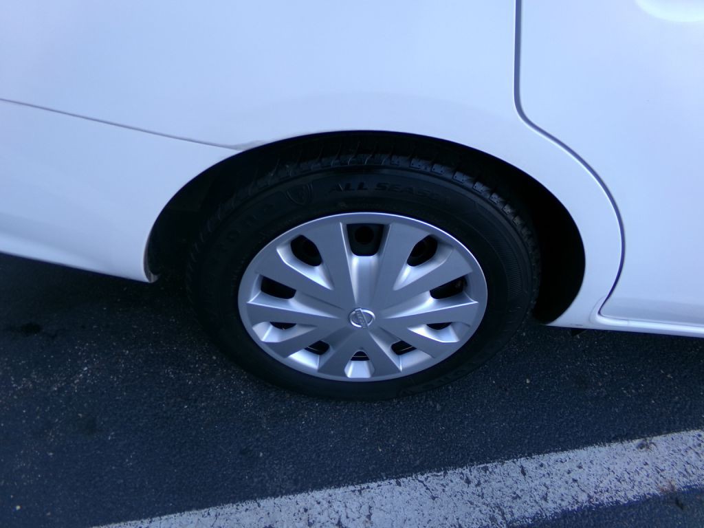 2019 Nissan Versa Image 34