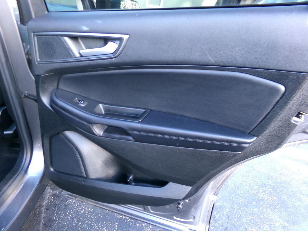 2022 Ford Edge Image 28