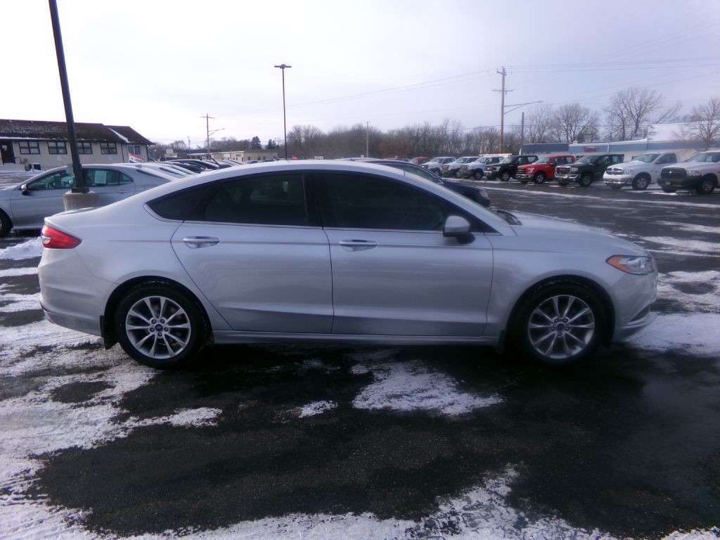 2017 Ford Fusion Image 2