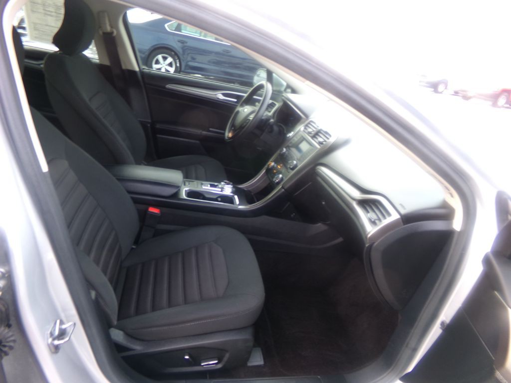 2017 Ford Fusion Image 33