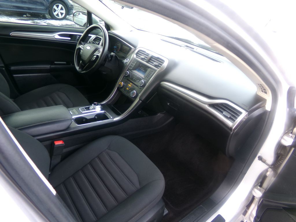 2017 Ford Fusion Image 34