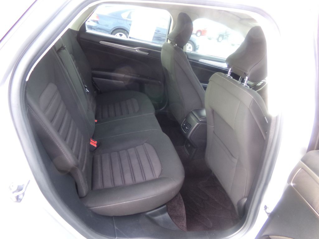 2017 Ford Fusion Image 38