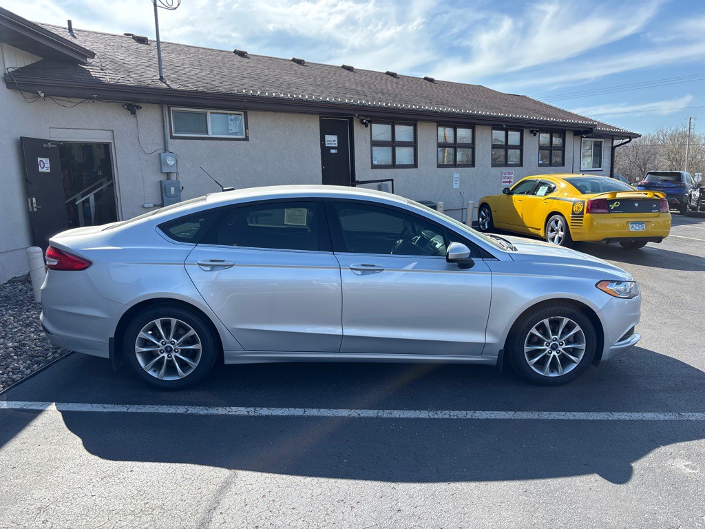 2017 Ford Fusion Image 2
