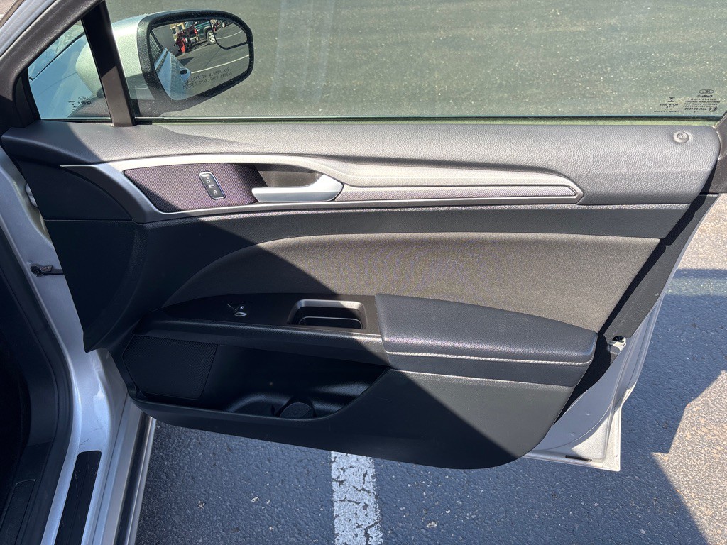 2017 Ford Fusion Image 24