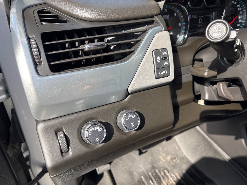 2019 Chevrolet Suburban Image 12