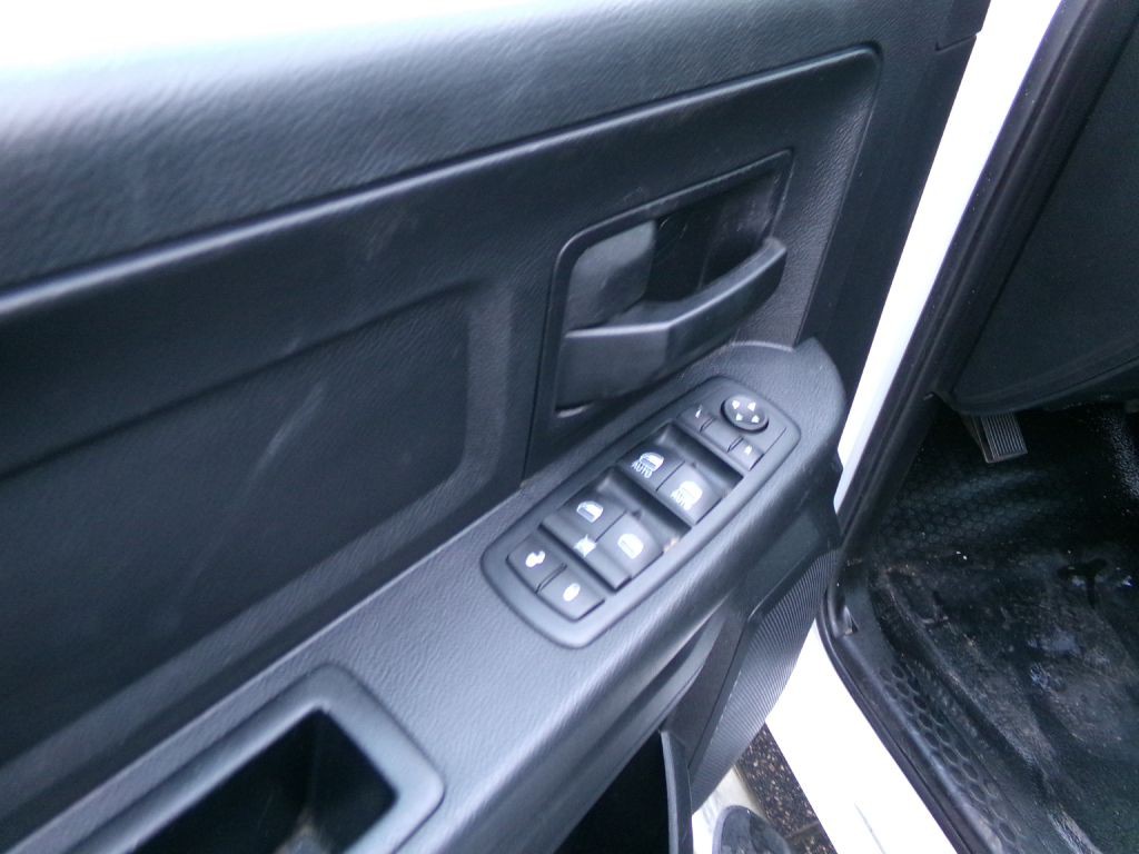 2016 RAM 1500 Image 12