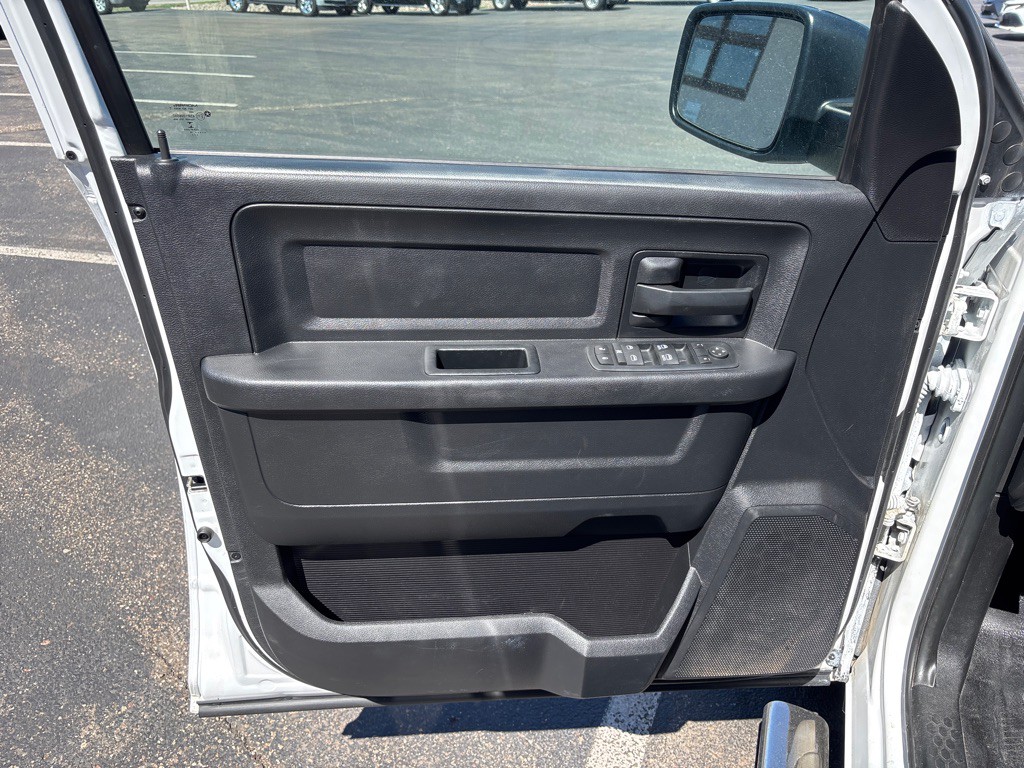 2016 RAM 1500 Image 9