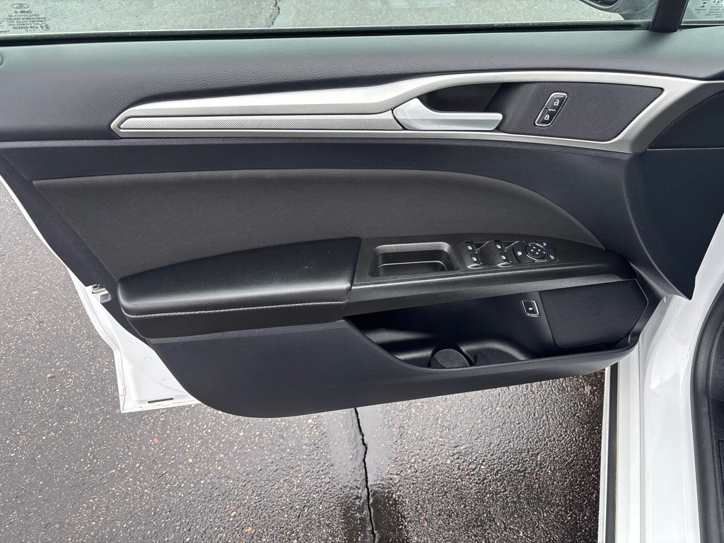 2020 Ford Fusion Image 9