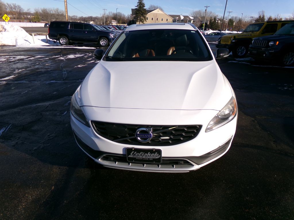 2018 Volvo V60 Image 4