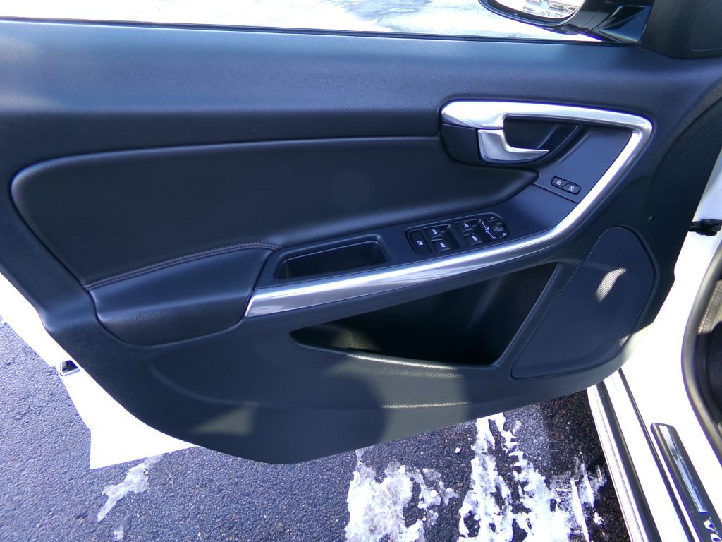 2018 Volvo V60 Image 10