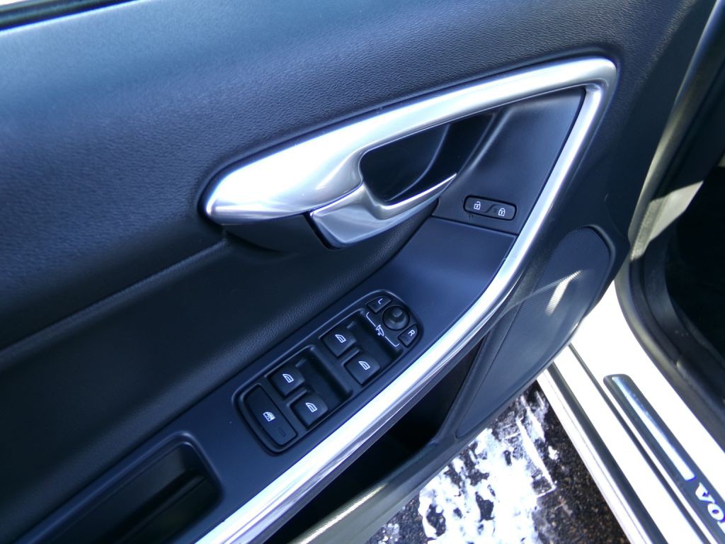 2018 Volvo V60 Image 11