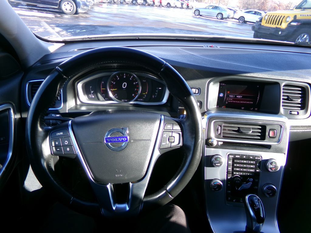 2018 Volvo V60 Image 15