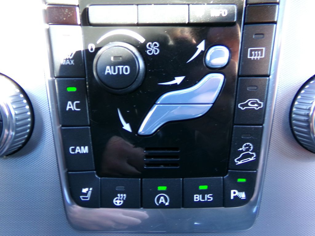 2018 Volvo V60 Image 24