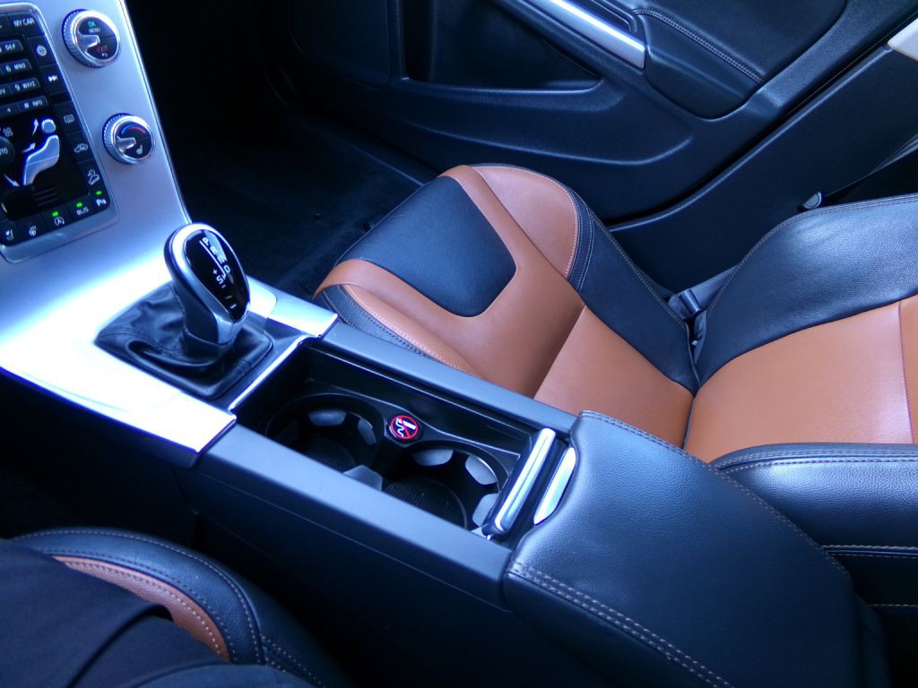 2018 Volvo V60 Image 27