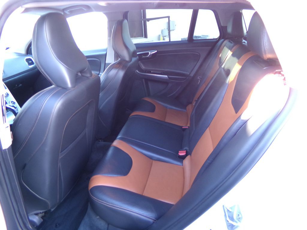 2018 Volvo V60 Image 33