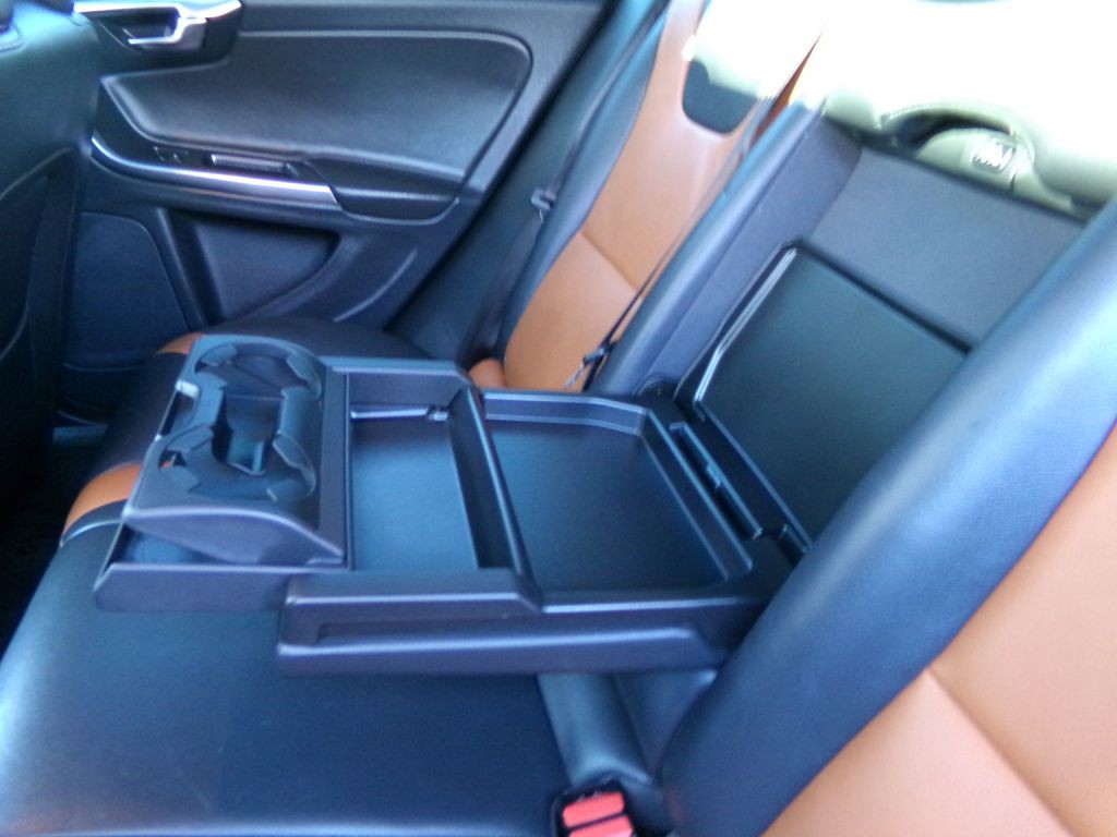 2018 Volvo V60 Image 34