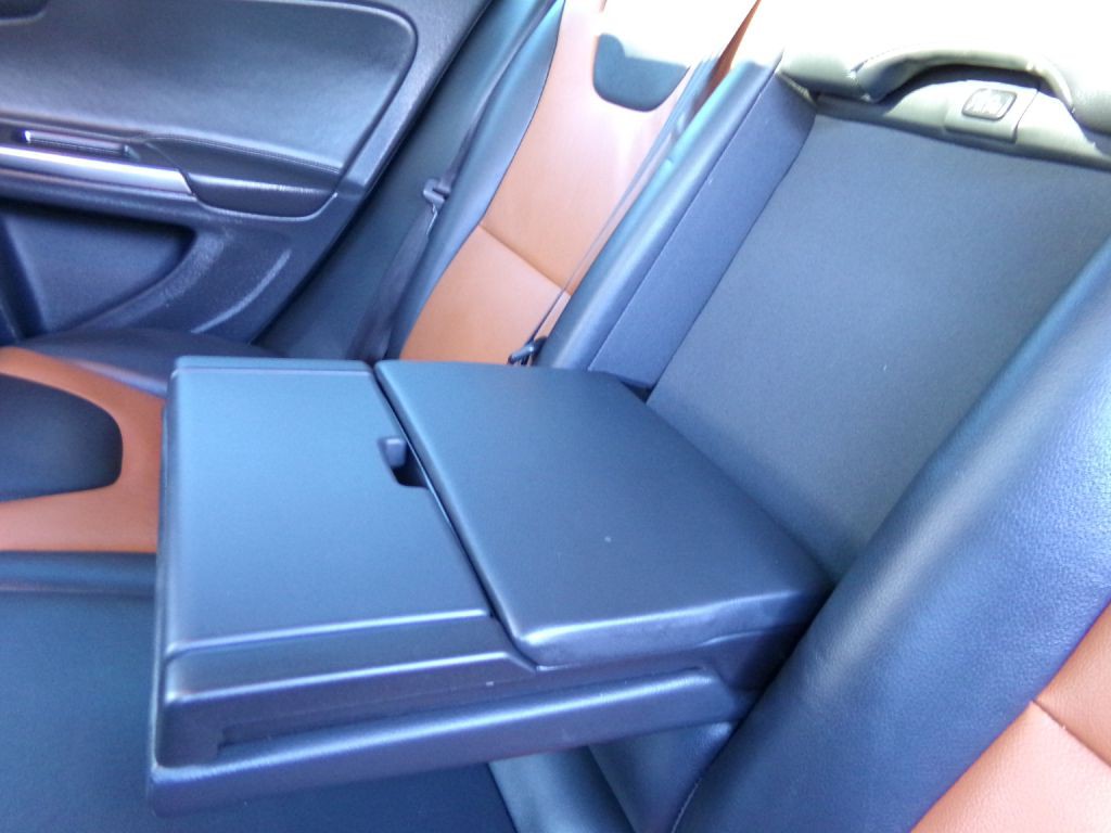 2018 Volvo V60 Image 35