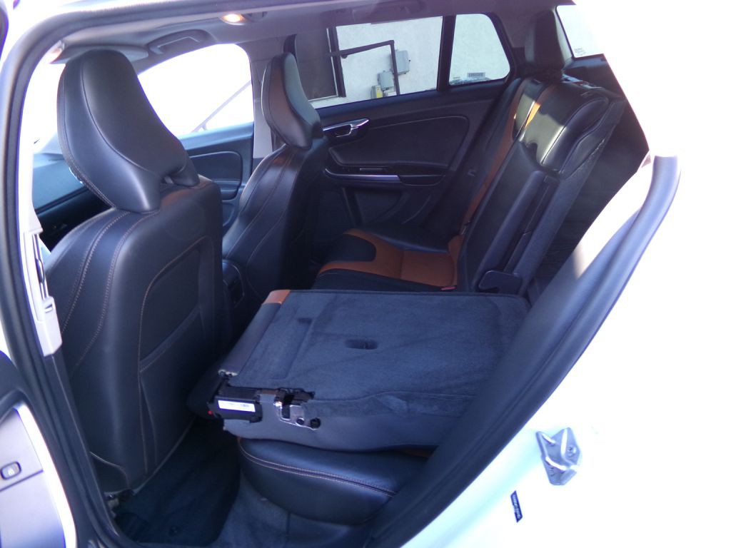 2018 Volvo V60 Image 36