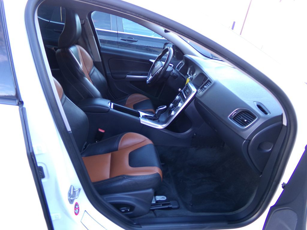 2018 Volvo V60 Image 39