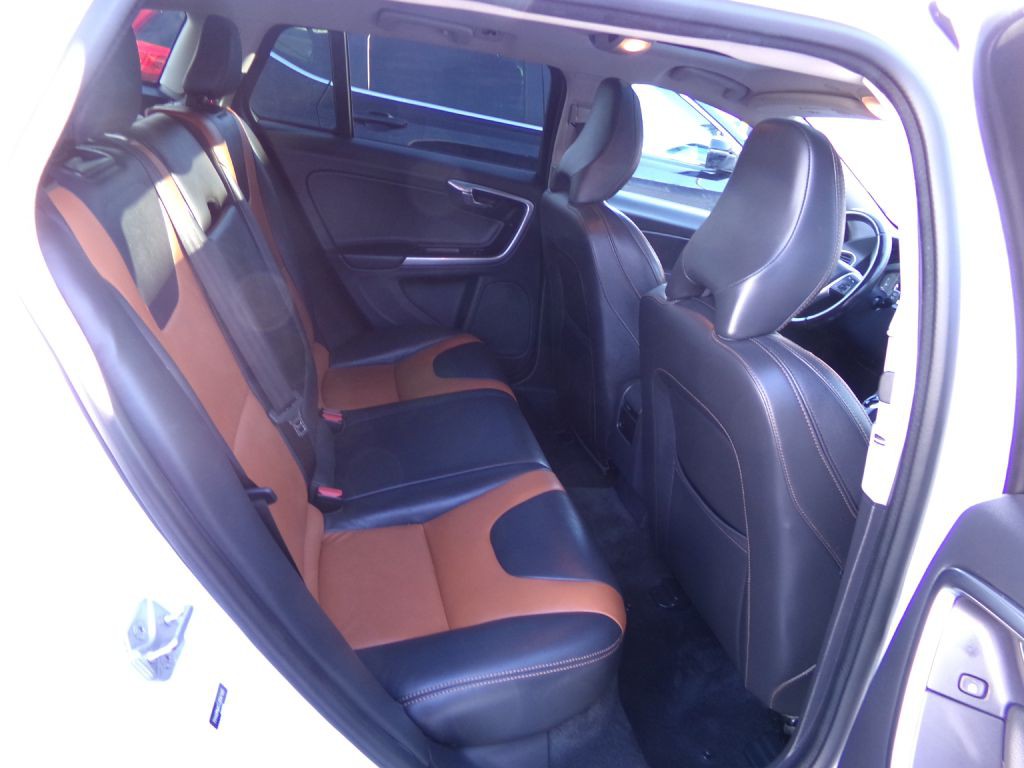 2018 Volvo V60 Image 43