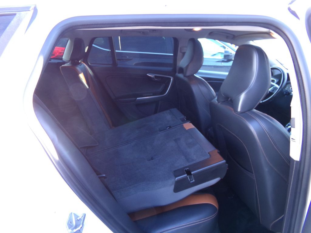 2018 Volvo V60 Image 44