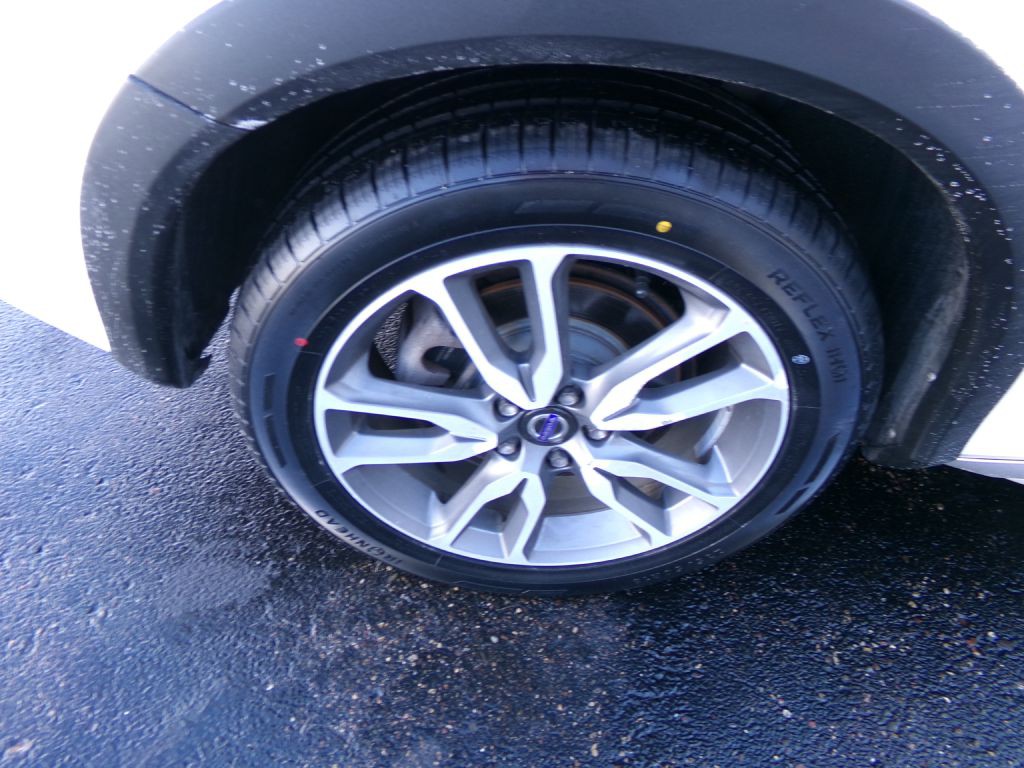 2018 Volvo V60 Image 45