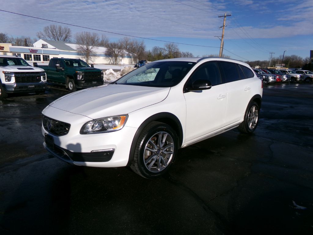 2018 Volvo V60 Image 6