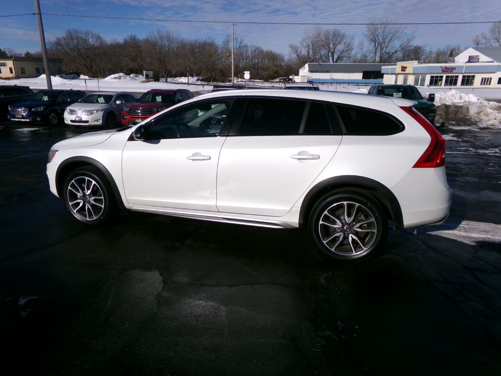 2018 Volvo V60 Image 7