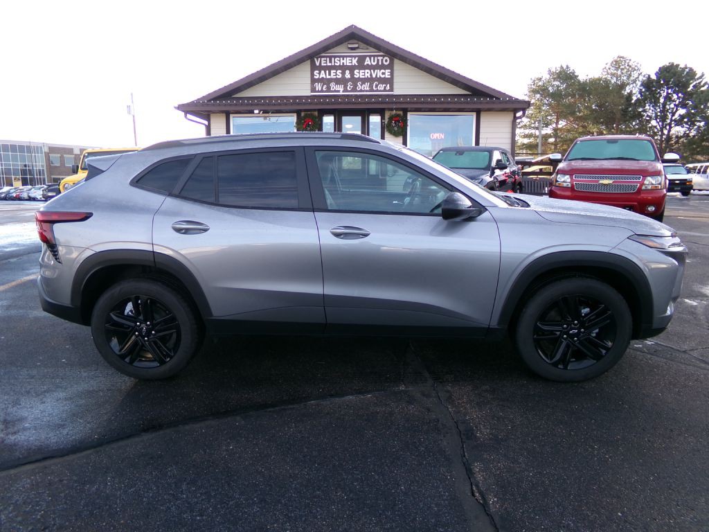 2025 Chevrolet Trax Image 2
