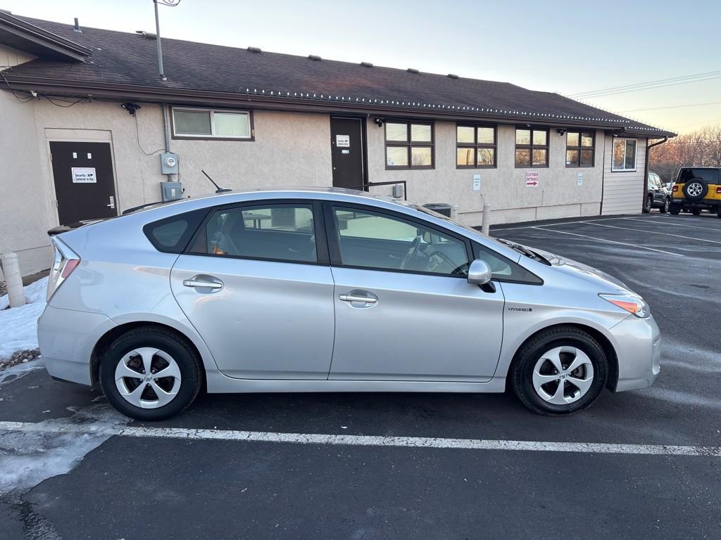 2015 Toyota Prius Image 2